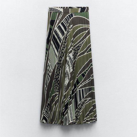 Zara Pleated Skirt - Small - Picture 2 of 5